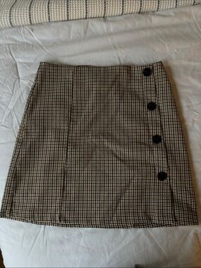 Forever 21 Beige and Black Houndstooth Button-Accent Mini Skirt